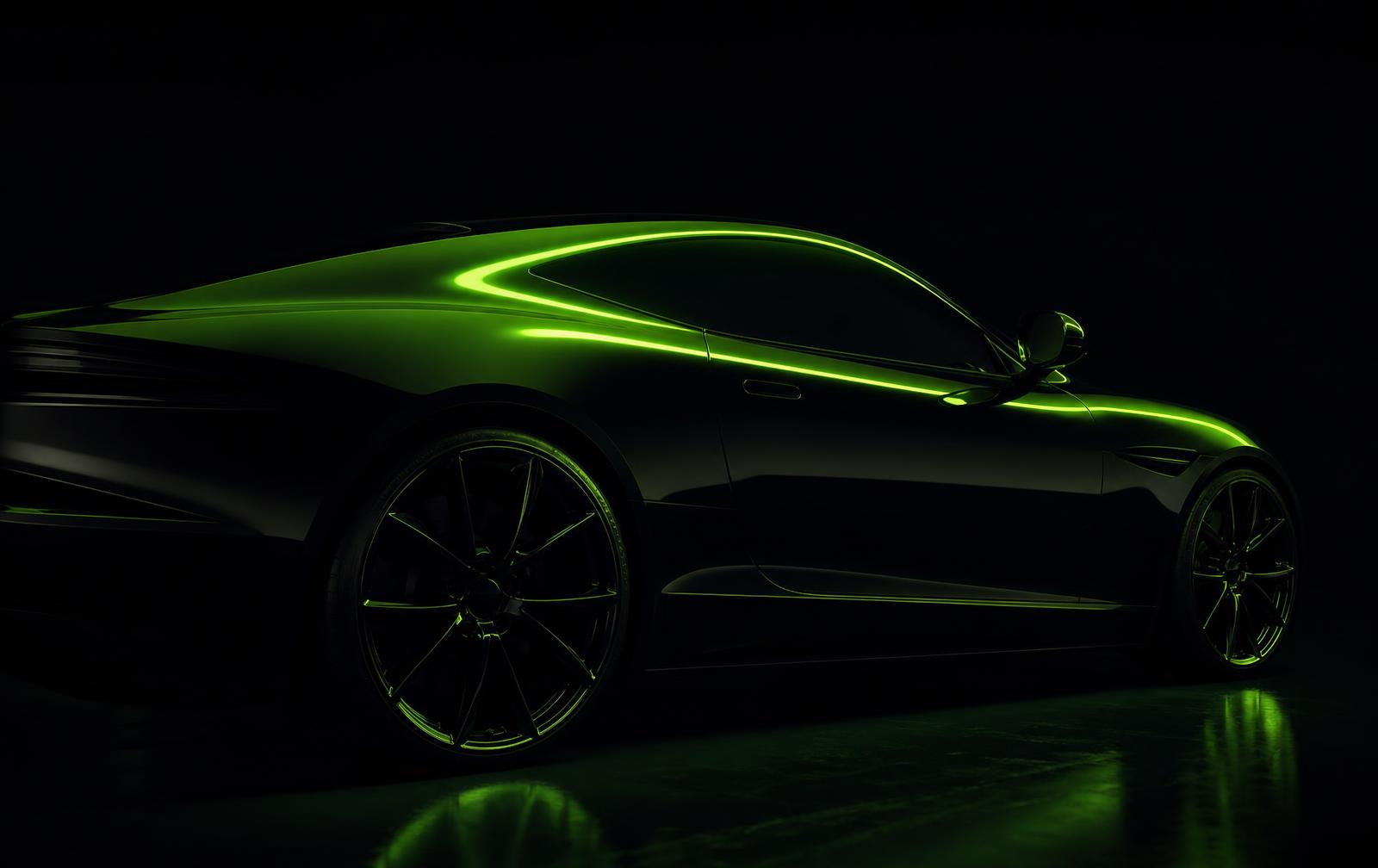 Voiture de profil dans un studio noir, soulignée d'une ligne de lumière verte